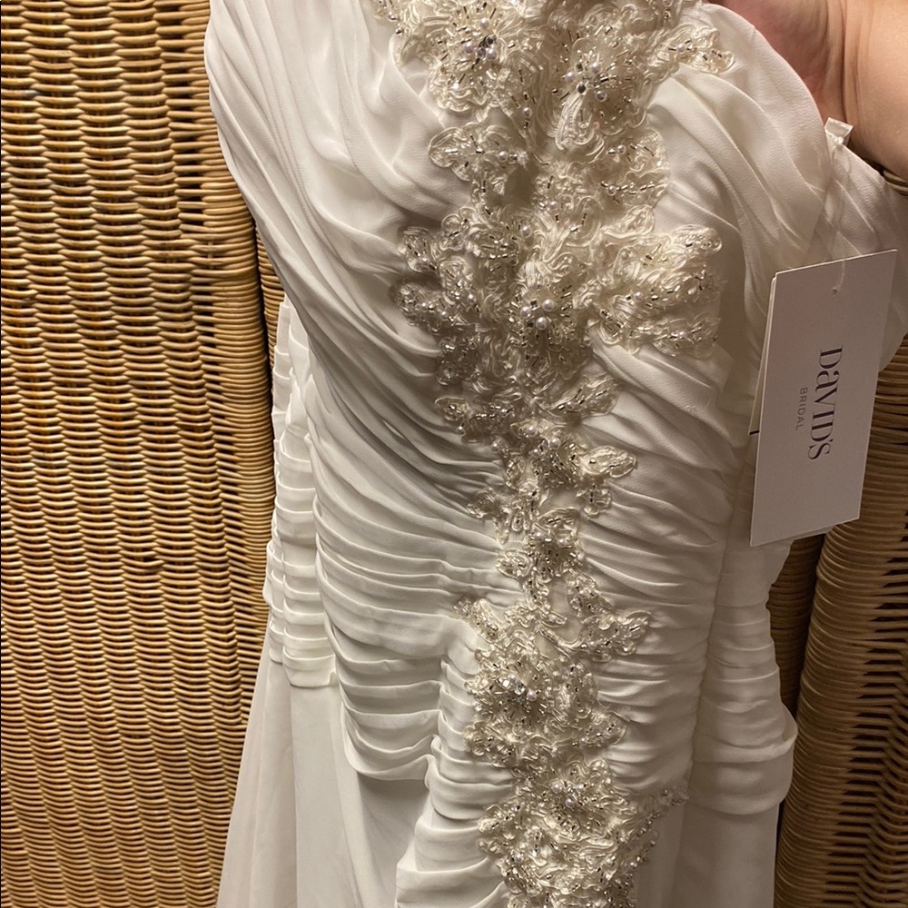 Elegant White One-Shoulder Gown - Picture 9 of 14